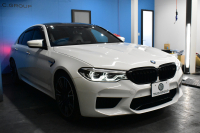 BMW Mシリーズ M5 V8ﾂｲﾝﾀｰﾎﾞ600馬力 MxDrive（4WD/2WD切替可）全席ﾋｰﾀｰ&前席ﾍﾞﾝﾁﾚｰｼｮﾝ付ｼﾙﾊﾞｰｽﾄｰﾝ&ﾌﾞﾗｯｸﾚｻﾞｰ ﾀﾞｰｸｶｰﾎﾞﾝｲﾝﾃﾘｱ 追従ACC LCW LEDﾍｯﾄﾞﾗｲﾄ HUD 液晶ﾒｰﾀｰ 3Dﾋﾞｭｰ 20AW 2年保証