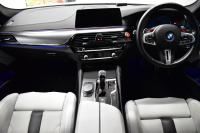 BMW Mシリーズ M5 V8ﾂｲﾝﾀｰﾎﾞ600馬力 MxDrive（4WD/2WD切替可）全席ﾋｰﾀｰ&前席ﾍﾞﾝﾁﾚｰｼｮﾝ付ｼﾙﾊﾞｰｽﾄｰﾝ&ﾌﾞﾗｯｸﾚｻﾞｰ ﾀﾞｰｸｶｰﾎﾞﾝｲﾝﾃﾘｱ 追従ACC LCW LEDﾍｯﾄﾞﾗｲﾄ HUD 液晶ﾒｰﾀｰ 3Dﾋﾞｭｰ 20AW 2年保証
