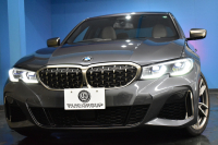 BMW 3シリーズ M340i Xﾄﾞﾗｲﾌﾞ ｲﾉﾍﾞｰｼｮﾝP ﾋｰﾀｰ付ｵｲｽﾀｰﾚｻﾞｰ ACC HUD ﾚｰｻﾞｰLEDﾗｲﾄ 可変Mｻｽ 19AW Mｽﾎﾟｰﾂﾌﾞﾚｰｷ ｼﾞｪｽﾁｬｰC付ﾀｯﾁﾊﾟﾈﾙﾅﾋﾞ全周囲ｶﾒﾗ ﾊｰﾏﾝｶｰﾄﾞﾝ 側面衝突&車線変更&逸脱警告 2年保証