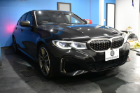 BMW 3シリーズ M340i Xﾄﾞﾗｲﾌﾞ ｻﾝﾙｰﾌ ｲﾉﾍﾞｰｼｮﾝP ﾋｰﾀｰ付黒革 ACC HUD ﾚｰｻﾞｰLEDﾗｲﾄ 可変Mｻｽ 19AW Mｽﾎﾟｰﾂﾌﾞﾚｰｷ ｼﾞｪｽﾁｬｰC付ﾀｯﾁﾊﾟﾈﾙﾅﾋﾞ全周囲ｶﾒﾗ ﾊｰﾏﾝｶｰﾄﾞﾝ 側面衝突&車線変更&逸脱警告 2年保証