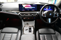 BMW 3シリーズ 320i Mｽﾎﾟｰﾂ 新車保証R7年12月迄 LCI後期 ﾊｲﾗｲﾝP ｶｰﾌﾞﾄﾞﾃﾞｨｽﾌﾟﾚｲ ﾋｰﾀｰ付黒革 LEDﾍｯﾄﾞﾗｲﾄ 電動ﾄﾗﾝｸ 18AW BMWﾗｲﾌﾞｺｯｸﾋﾟｯﾄ Bｶﾒﾗ ｱｯﾌﾟﾙｶｰﾌﾟﾚｲ  ACC HUD 車線変更&逸脱&歩行者警告 2年保証