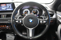 BMW X1 Xdrive18d Mｽﾎﾟｰﾂ LCI後期 ﾌｪｲｽﾘﾌﾄ後 1ｵｰﾅｰ 4WD ｾﾚｸﾄ&ｱﾄﾞﾊﾞﾝｽﾄﾞｱｸﾃｨﾌﾞｾｰﾌﾃｨ&ﾊｲﾗｲﾝ&ｺﾝﾌｫｰﾄP ﾊﾟﾉﾗﾏｶﾞﾗｽｻﾝﾙｰﾌ ACC ﾋｰﾀｰ付電動黒革 LEDﾍｯﾄﾞﾗｲﾄ 18AW 車線逸脱&歩行者警告 衝突軽減B ﾀｯﾁﾊﾟﾈﾙﾅﾋﾞ Bｶﾒﾗ 電動Rｹﾞｰﾄ 2年保証