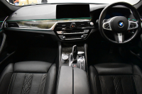 BMW 5シリーズ 530e Mｽﾎﾟｰﾂ LCI後期 PHEV ｴｸｽｸﾙｰｼﾌﾞﾅｯﾊﾟﾚｻﾞｰP 全席ﾋｰﾀｰ&Fﾍﾞﾝﾁﾚｰｼｮﾝ付ﾌﾞﾗｯｸﾅｯﾊﾟﾚｻﾞｰ LEDﾍｯﾄﾞﾗｲﾄ 可変ｻｽﾍﾟﾝｼｮﾝ ﾗｲﾌﾞｺｸﾋﾟｯﾄ ACC HUD LCW ﾀｯﾁﾊﾟﾈﾙﾅﾋﾞ全周囲ｶﾒﾗ ﾌﾙｾｸﾞ 電動ﾄﾗﾝｸ Mｽﾎﾟｰﾂﾌﾞﾚｰｷ  2年保証