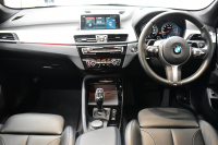 BMW X1 Xdrive20i Mｽﾎﾟｰﾂ 4WD 中期ﾓﾃﾞﾙ  ｱﾄﾞﾊﾞﾝｽﾄﾞｱｸﾃｨﾌﾞｾｰﾌﾃｨP 追従ACC HUD ﾋｰﾀｰ付電動黒革 ﾀｯﾁﾊﾟﾈﾙﾅﾋﾞBｶﾒﾗ Pｱｼｽﾄ前後PDC LEDﾍｯﾄﾞﾗｲﾄ 衝突軽減 車線逸脱&歩行者警告 電動Rｹﾞｰﾄ ﾄﾞﾗﾊﾟﾌｫ 2年保証