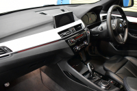 BMW X1 Xdrive20i Mｽﾎﾟｰﾂ 4WD 中期ﾓﾃﾞﾙ  ｱﾄﾞﾊﾞﾝｽﾄﾞｱｸﾃｨﾌﾞｾｰﾌﾃｨP 追従ACC HUD ﾋｰﾀｰ付電動黒革 ﾀｯﾁﾊﾟﾈﾙﾅﾋﾞBｶﾒﾗ Pｱｼｽﾄ前後PDC LEDﾍｯﾄﾞﾗｲﾄ 衝突軽減 車線逸脱&歩行者警告 電動Rｹﾞｰﾄ ﾄﾞﾗﾊﾟﾌｫ 2年保証