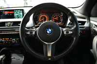 BMW X1 Xdrive20i Mｽﾎﾟｰﾂ 4WD ｱﾄﾞﾊﾞﾝｽﾄﾞｱｸﾃｨﾌﾞｾｰﾌﾃｨP 追従ACC HUD ﾋｰﾀｰ付電動黒革 ﾀｯﾁﾊﾟﾈﾙﾅﾋﾞBｶﾒﾗ Pｱｼｽﾄ前後PDC LEDﾍｯﾄﾞﾗｲﾄ 衝突軽減 車線逸脱&歩行者警告 電動Rｹﾞｰﾄ ﾄﾞﾗﾊﾟﾌｫ 2年保証