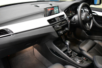 BMW X1 Xdrive20i Mｽﾎﾟｰﾂ 4WD ｱﾄﾞﾊﾞﾝｽﾄﾞｱｸﾃｨﾌﾞｾｰﾌﾃｨP 追従ACC HUD ﾋｰﾀｰ付電動黒革 ﾀｯﾁﾊﾟﾈﾙﾅﾋﾞBｶﾒﾗ Pｱｼｽﾄ前後PDC LEDﾍｯﾄﾞﾗｲﾄ 衝突軽減 車線逸脱&歩行者警告 電動Rｹﾞｰﾄ ﾄﾞﾗﾊﾟﾌｫ 2年保証