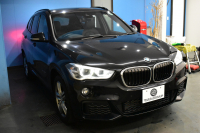 BMW X1 Xdrive20i Mｽﾎﾟｰﾂ 4WD ｱﾄﾞﾊﾞﾝｽﾄﾞｱｸﾃｨﾌﾞｾｰﾌﾃｨP 追従ACC HUD ﾋｰﾀｰ付電動黒革 ﾀｯﾁﾊﾟﾈﾙﾅﾋﾞBｶﾒﾗ Pｱｼｽﾄ前後PDC LEDﾍｯﾄﾞﾗｲﾄ 衝突軽減 車線逸脱&歩行者警告 電動Rｹﾞｰﾄ ﾄﾞﾗﾊﾟﾌｫ 2年保証