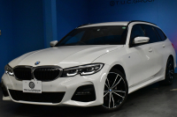 BMW 3シリーズ 320d Xﾄﾞﾗｲﾌﾞ ﾂｰﾘﾝｸﾞ Mｽﾎﾟｰﾂ 4WD ﾊｲﾗｲﾝ＆ｺﾝﾌｫｰﾄP ﾌﾙｾｸﾞTV 19AW Pｱｼｽﾄﾌﾟﾗｽ 3Dﾋﾞｭｰ全周囲ｶﾒﾗ ﾋｰﾀｰ付黒革 BMWﾗｲﾌﾞｺｯｸﾋﾟｯﾄ ｱｯﾌﾟﾙｶｰﾌﾟﾚｲ  ACC LEDﾍｯﾄﾞﾗｲﾄ 車線変更&逸脱&歩行者警告 2年保証