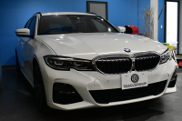 BMW 3シリーズ 320d Xﾄﾞﾗｲﾌﾞ ﾂｰﾘﾝｸﾞ Mｽﾎﾟｰﾂ 4WD ﾊｲﾗｲﾝ＆ｺﾝﾌｫｰﾄP ﾌﾙｾｸﾞTV 19AW Pｱｼｽﾄﾌﾟﾗｽ 3Dﾋﾞｭｰ全周囲ｶﾒﾗ ﾋｰﾀｰ付黒革 BMWﾗｲﾌﾞｺｯｸﾋﾟｯﾄ ｱｯﾌﾟﾙｶｰﾌﾟﾚｲ  ACC LEDﾍｯﾄﾞﾗｲﾄ 車線変更&逸脱&歩行者警告 2年保証