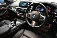 BMW 5シリーズ 540i Xﾄﾞﾗｲﾌﾞﾂｰﾘﾝｸﾞ Mｽﾎﾟｰﾂ 4WD ｺﾝﾌｫｰﾄ&ｾﾚｸﾄP ﾗｲﾌﾞｺｯｸﾋﾟｯﾄ ﾊﾟﾉﾗﾏｻﾝﾙｰﾌ harman/kardon Fﾍﾞﾝﾁﾚｰｼｮﾝ&ﾏｯｻｰｼﾞ全席ﾋｰﾀｰ付黒革 Mｽﾎﾟｰﾂﾌﾞﾚｰｷ LEDﾍｯﾄﾞﾗｲﾄ 液晶ﾒｰﾀｰ ACC HUD LCW 全周囲ｶﾒﾗ ﾌﾙｾｸﾞ 2年保証