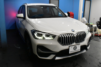 BMW X1 Xdrive18d Xﾗｲﾝ LCI後期 ﾌｪｲｽﾘﾌﾄ後ﾓﾃﾞﾙ 4WD ｱﾄﾞﾊﾞﾝｽﾄﾞｱｸﾃｨﾌﾞｾｰﾌﾃｨ&ﾊｲﾗｲﾝ&ｺﾝﾌｫｰﾄP 追従ACC HUD ﾋｰﾀｰ付電動黒革 LEDﾍｯﾄﾞﾗｲﾄ 18AW 車線逸脱&歩行者警告 衝突軽減B ﾀｯﾁﾊﾟﾈﾙHDDﾅﾋﾞ Bｶﾒﾗ Pｱｼｽﾄ 電動Rｹﾞｰﾄ ｽﾏｰﾄｷｰ  2年保証