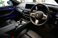 BMW 5シリーズ 523d Mｽﾎﾟｰﾂ ｲﾉﾍﾞｰｼｮﾝ&ﾊｲﾗｲﾝP 全席ﾋｰﾀｰ付黒革 LEDﾍｯﾄﾞﾗｲﾄ 追従ACC HUD ｼﾞｪｽﾁｬｰCﾀｯﾁﾊﾟﾈﾙ対応iﾄﾞﾗｲﾌﾞHDDﾅﾋﾞﾌﾙｾｸﾞ 全周囲ｶﾒﾗ3Dﾋﾞｭｰ 車線変更&逸脱警告 衝突軽減B 電動ﾄﾗﾝｸ 19AW 液晶ﾒｰﾀｰ ﾜｲﾔﾚｽ充電 2年保証