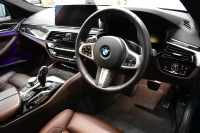 BMW 5シリーズ 523d Xﾄﾞﾗｲﾌﾞ ﾂｰﾘﾝｸﾞ Mｽﾎﾟｰﾂ LCI後期 ｴｸｽｸﾙｰｼﾌﾞﾅｯﾊﾟﾚｻﾞｰP 全席ﾋｰﾀｰ付ｴｸｽｸﾙｰｼﾌﾞﾅｯﾊﾟﾓｶﾚｻﾞｰ 新ﾃﾞｻﾞｲﾝLEDﾍｯﾄﾞﾗｲﾄ ACC HUD 19AW 可変ｻｽﾍﾟﾝｼｮﾝ ﾗｲﾌﾞｺｸﾋﾟｯﾄ ﾀｯﾁﾊﾟﾈﾙﾅﾋﾞTV3Dﾋﾞｭｰ 電動Rｹﾞｰﾄ ｽﾏｰﾄｷｰ 2年保証