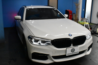 BMW 5シリーズ 523dﾂｰﾘﾝｸﾞ Mｽﾎﾟｰﾂ ｲﾉﾍﾞｰｼｮﾝ&ﾊｲﾗｲﾝP 全席ﾋｰﾀｰ付黒革 LEDﾍｯﾄﾞﾗｲﾄ 追従ACC HUD 車線変更&逸脱警告 衝突軽減B ｼﾞｪｽﾁｬｰCﾀｯﾁﾊﾟﾈﾙ対応iﾄﾞﾗｲﾌﾞHDDﾅﾋﾞ ﾌﾙｾｸﾞ 全周囲ｶﾒﾗ3Dﾋﾞｭｰ  電動Rｹﾞｰﾄ 19AW 液晶ﾒｰﾀｰ ﾜｲﾔﾚｽ充電 2年保証