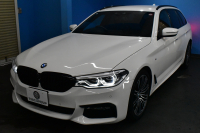 BMW 5シリーズ 523dﾂｰﾘﾝｸﾞ Mｽﾎﾟｰﾂ ｲﾉﾍﾞｰｼｮﾝ&ﾊｲﾗｲﾝP 全席ﾋｰﾀｰ付黒革 LEDﾍｯﾄﾞﾗｲﾄ 追従ACC HUD 車線変更&逸脱警告 衝突軽減B ｼﾞｪｽﾁｬｰCﾀｯﾁﾊﾟﾈﾙ対応iﾄﾞﾗｲﾌﾞHDDﾅﾋﾞ ﾌﾙｾｸﾞ 全周囲ｶﾒﾗ3Dﾋﾞｭｰ  電動Rｹﾞｰﾄ 19AW 液晶ﾒｰﾀｰ ﾜｲﾔﾚｽ充電 2年保証
