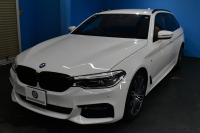BMW 5シリーズ 523dﾂｰﾘﾝｸﾞ Mｽﾎﾟｰﾂ ｲﾉﾍﾞｰｼｮﾝ&ﾊｲﾗｲﾝP 全席ﾋｰﾀｰ付黒革 LEDﾍｯﾄﾞﾗｲﾄ 追従ACC HUD 車線変更&逸脱警告 衝突軽減B ｼﾞｪｽﾁｬｰCﾀｯﾁﾊﾟﾈﾙ対応iﾄﾞﾗｲﾌﾞHDDﾅﾋﾞ ﾌﾙｾｸﾞ 全周囲ｶﾒﾗ3Dﾋﾞｭｰ  電動Rｹﾞｰﾄ 19AW 液晶ﾒｰﾀｰ ﾜｲﾔﾚｽ充電 2年保証