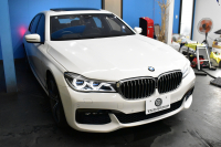 BMW 7シリーズ 740i Mｽﾎﾟｰﾂ ﾘｱｺﾝﾌｫｰﾄP ﾘｱｴﾝﾀｰﾃｲﾒﾝﾄP ｻﾝﾙｰﾌ BMWﾚｰｻﾞｰLED 前席ﾏｯｻｰｼﾞ 全席ﾋｰﾀｰ&ﾍﾞﾝﾁﾚｰｼｮﾝ付黒革 ACC HUD ﾊｰﾏﾝｶｰﾄﾞﾝ ｼﾞｪｽﾁｬｰｺﾝﾄﾛｰﾙ ﾀｯﾁﾊﾟﾈﾙﾅﾋﾞ3Dﾋﾞｭｰ LCW 液晶ﾒｰﾀｰ 20AW ﾃﾞｨｽﾌﾟﾚｲｷｰ ﾘﾓｰﾄP 2年保証