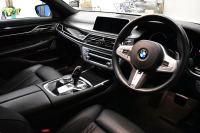 BMW 7シリーズ 740i Mｽﾎﾟｰﾂ ﾘｱｺﾝﾌｫｰﾄP ﾘｱｴﾝﾀｰﾃｲﾒﾝﾄP ｻﾝﾙｰﾌ BMWﾚｰｻﾞｰLED 前席ﾏｯｻｰｼﾞ 全席ﾋｰﾀｰ&ﾍﾞﾝﾁﾚｰｼｮﾝ付黒革 ACC HUD ﾊｰﾏﾝｶｰﾄﾞﾝ ｼﾞｪｽﾁｬｰｺﾝﾄﾛｰﾙ ﾀｯﾁﾊﾟﾈﾙﾅﾋﾞ3Dﾋﾞｭｰ LCW 液晶ﾒｰﾀｰ 20AW ﾃﾞｨｽﾌﾟﾚｲｷｰ ﾘﾓｰﾄP 2年保証