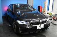 BMW 3シリーズ M340i Xﾄﾞﾗｲﾌﾞ ｲﾉﾍﾞｰｼｮﾝP ﾋｰﾀｰ付黒革 ACC HUD ﾚｰｻﾞｰLEDﾗｲﾄ 可変Mｻｽ 19AW Mｽﾎﾟｰﾂﾌﾞﾚｰｷ&ﾃﾞﾌ ｼﾞｪｽﾁｬｰC付ﾀｯﾁﾊﾟﾈﾙﾅﾋﾞ全周囲ｶﾒﾗ ﾊｰﾏﾝｶｰﾄﾞﾝ 側面衝突&車線変更&逸脱警告 2年保証