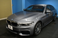 BMW 5シリーズ 540i xDrive Mｽﾎﾟｰﾂ 型式変更後ﾓﾃﾞﾙ(JS30) ﾗｲﾌﾞｺｯｸﾋﾟｯﾄ ｺﾝﾌｫｰﾄP Fﾏｯｻｰｼﾞ&ﾍﾞﾝﾁﾚｰｼｮﾝ 全席ﾋｰﾀｰ付黒革 ｿﾌﾄｸﾛｰｽﾞﾄﾞｱ ACC HUD LEDﾍｯﾄﾞﾗｲﾄ 全周囲ｶﾒﾗ Pｱｼｽﾄ ﾌﾙｾｸﾞ 車線変更&逸脱&歩行者警告 衝突軽減B Mｽﾎﾟｰﾂﾌﾞﾚｰｷ 19AW 可変ｻｽ  2年保証