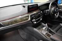 BMW 5シリーズ 540i xDrive Mｽﾎﾟｰﾂ 型式変更後ﾓﾃﾞﾙ(JS30) ﾗｲﾌﾞｺｯｸﾋﾟｯﾄ ｺﾝﾌｫｰﾄP Fﾏｯｻｰｼﾞ&ﾍﾞﾝﾁﾚｰｼｮﾝ 全席ﾋｰﾀｰ付黒革 ｿﾌﾄｸﾛｰｽﾞﾄﾞｱ ACC HUD LEDﾍｯﾄﾞﾗｲﾄ 全周囲ｶﾒﾗ Pｱｼｽﾄ ﾌﾙｾｸﾞ 車線変更&逸脱&歩行者警告 衝突軽減B Mｽﾎﾟｰﾂﾌﾞﾚｰｷ 19AW 可変ｻｽ  2年保証