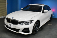 BMW 3シリーズ 320d Xﾄﾞﾗｲﾌﾞ Mｽﾎﾟｰﾂ 期間限定特別掲載！ 4WD ﾃﾞﾋﾞｭｰ&ｺﾝﾌｫｰﾄP ｻﾝﾙｰﾌ 全周囲ｶﾒﾗ ﾋｰﾀｰ付黒革電動ｽﾎﾟｰﾂｼｰﾄ 19AW 電動ﾄﾗﾝｸ ﾜｲﾔﾚｽ充電 追従ACC LEDﾍｯﾄﾞﾗｲﾄ ﾗｲﾌﾞｺｯｸﾋﾟｯﾄ ｱｯﾌﾟﾙｶｰﾌﾟﾚｲ  側面衝突&車線変更&逸脱&歩行者警告 液晶ﾒｰﾀｰ 2年保証