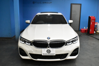 BMW 3シリーズ 320d Xﾄﾞﾗｲﾌﾞ Mｽﾎﾟｰﾂ 期間限定特別掲載！ 4WD ﾃﾞﾋﾞｭｰ&ｺﾝﾌｫｰﾄP ｻﾝﾙｰﾌ 全周囲ｶﾒﾗ ﾋｰﾀｰ付黒革電動ｽﾎﾟｰﾂｼｰﾄ 19AW 電動ﾄﾗﾝｸ ﾜｲﾔﾚｽ充電 追従ACC LEDﾍｯﾄﾞﾗｲﾄ ﾗｲﾌﾞｺｯｸﾋﾟｯﾄ ｱｯﾌﾟﾙｶｰﾌﾟﾚｲ  側面衝突&車線変更&逸脱&歩行者警告 液晶ﾒｰﾀｰ 2年保証