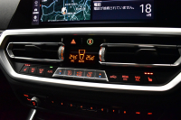 BMW 3シリーズ 320d Xﾄﾞﾗｲﾌﾞ Mｽﾎﾟｰﾂ 期間限定特別掲載！ 4WD ﾃﾞﾋﾞｭｰ&ｺﾝﾌｫｰﾄP ｻﾝﾙｰﾌ 全周囲ｶﾒﾗ ﾋｰﾀｰ付黒革電動ｽﾎﾟｰﾂｼｰﾄ 19AW 電動ﾄﾗﾝｸ ﾜｲﾔﾚｽ充電 追従ACC LEDﾍｯﾄﾞﾗｲﾄ ﾗｲﾌﾞｺｯｸﾋﾟｯﾄ ｱｯﾌﾟﾙｶｰﾌﾟﾚｲ  側面衝突&車線変更&逸脱&歩行者警告 液晶ﾒｰﾀｰ 2年保証