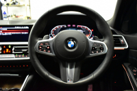 BMW 3シリーズ 320d Xﾄﾞﾗｲﾌﾞ Mｽﾎﾟｰﾂ 4WD ﾃﾞﾋﾞｭｰ&ｺﾝﾌｫｰﾄP ｻﾝﾙｰﾌ 全周囲ｶﾒﾗ ﾋｰﾀｰ付黒革電動ｽﾎﾟｰﾂｼｰﾄ 19AW 電動ﾄﾗﾝｸ ﾜｲﾔﾚｽ充電 追従ACC LEDﾍｯﾄﾞﾗｲﾄ ﾗｲﾌﾞｺｯｸﾋﾟｯﾄ ｱｯﾌﾟﾙｶｰﾌﾟﾚｲ  側面衝突&車線変更&逸脱&歩行者警告 液晶ﾒｰﾀｰ 後退ｱｼｽﾄ 2年保証