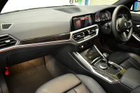 BMW 3シリーズ 320d Xﾄﾞﾗｲﾌﾞ Mｽﾎﾟｰﾂ 4WD ﾃﾞﾋﾞｭｰ&ｺﾝﾌｫｰﾄP ｻﾝﾙｰﾌ 全周囲ｶﾒﾗ ﾋｰﾀｰ付黒革電動ｽﾎﾟｰﾂｼｰﾄ 19AW 電動ﾄﾗﾝｸ ﾜｲﾔﾚｽ充電 追従ACC LEDﾍｯﾄﾞﾗｲﾄ ﾗｲﾌﾞｺｯｸﾋﾟｯﾄ ｱｯﾌﾟﾙｶｰﾌﾟﾚｲ  側面衝突&車線変更&逸脱&歩行者警告 液晶ﾒｰﾀｰ 後退ｱｼｽﾄ 2年保証