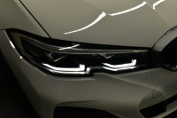 BMW 3シリーズ 320d Xﾄﾞﾗｲﾌﾞ Mｽﾎﾟｰﾂ 4WD ﾃﾞﾋﾞｭｰ&ｺﾝﾌｫｰﾄP ｻﾝﾙｰﾌ 全周囲ｶﾒﾗ ﾋｰﾀｰ付黒革電動ｽﾎﾟｰﾂｼｰﾄ 19AW 電動ﾄﾗﾝｸ ﾜｲﾔﾚｽ充電 追従ACC LEDﾍｯﾄﾞﾗｲﾄ ﾗｲﾌﾞｺｯｸﾋﾟｯﾄ ｱｯﾌﾟﾙｶｰﾌﾟﾚｲ  側面衝突&車線変更&逸脱&歩行者警告 液晶ﾒｰﾀｰ 後退ｱｼｽﾄ 2年保証