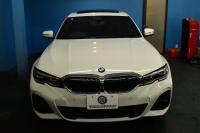 BMW 3シリーズ 320d Xﾄﾞﾗｲﾌﾞ Mｽﾎﾟｰﾂ 4WD ﾃﾞﾋﾞｭｰ&ｺﾝﾌｫｰﾄP ｻﾝﾙｰﾌ 全周囲ｶﾒﾗ ﾋｰﾀｰ付黒革電動ｽﾎﾟｰﾂｼｰﾄ 19AW 電動ﾄﾗﾝｸ ﾜｲﾔﾚｽ充電 追従ACC LEDﾍｯﾄﾞﾗｲﾄ ﾗｲﾌﾞｺｯｸﾋﾟｯﾄ ｱｯﾌﾟﾙｶｰﾌﾟﾚｲ  側面衝突&車線変更&逸脱&歩行者警告 液晶ﾒｰﾀｰ 後退ｱｼｽﾄ 2年保証