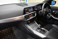 BMW 3シリーズ M340i Xﾄﾞﾗｲﾌﾞ 1ｵｰﾅｰ ｲﾉﾍﾞｰｼｮﾝP ﾋｰﾀｰ付黒革 全周囲ｶﾒﾗ ACC HUD ﾚｰｻﾞｰLEDﾗｲﾄ 可変Mｻｽ 19AW Mｽﾎﾟｰﾂﾌﾞﾚｰｷ&ﾃﾞﾌ ｼﾞｪｽﾁｬｰC付ﾀｯﾁﾊﾟﾈﾙﾅﾋﾞ ﾊｰﾏﾝｶｰﾄﾞﾝ 側面衝突&車線変更&逸脱警告 2年保証