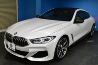 BMW 8シリーズ 840i ｸﾞﾗﾝｸｰﾍﾟ Mｽﾎﾟｰﾂ ﾊﾟﾉﾗﾏｶﾞﾗｽｻﾝﾙｰﾌ ﾚｰｻﾞｰLED ACC HUD  全席ﾋｰﾀｰ付茶＆黒革 前席ﾍﾞﾝﾁﾚｰｼｮﾝ ﾊｰﾏﾝｶｰﾄﾞﾝ ｲﾝﾃﾘｾｰﾌ ﾗｲﾌﾞｺｯｸﾋﾟｯﾄ ｼﾞｪｽﾁｬｰC対応ﾀｯﾁﾊﾟﾈﾙﾅﾋﾞ3Dﾋﾞｭｰ 2年保証