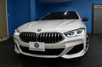 BMW 8シリーズ 840i ｸﾞﾗﾝｸｰﾍﾟ Mｽﾎﾟｰﾂ ﾊﾟﾉﾗﾏｶﾞﾗｽｻﾝﾙｰﾌ ﾚｰｻﾞｰLED ACC HUD  全席ﾋｰﾀｰ付茶＆黒革 前席ﾍﾞﾝﾁﾚｰｼｮﾝ ﾊｰﾏﾝｶｰﾄﾞﾝ ｲﾝﾃﾘｾｰﾌ ﾗｲﾌﾞｺｯｸﾋﾟｯﾄ ｼﾞｪｽﾁｬｰC対応ﾀｯﾁﾊﾟﾈﾙﾅﾋﾞ3Dﾋﾞｭｰ 2年保証