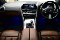 BMW 8シリーズ 840i ｸﾞﾗﾝｸｰﾍﾟ Mｽﾎﾟｰﾂ ﾊﾟﾉﾗﾏｶﾞﾗｽｻﾝﾙｰﾌ ﾚｰｻﾞｰLED ACC HUD  全席ﾋｰﾀｰ付茶＆黒革 前席ﾍﾞﾝﾁﾚｰｼｮﾝ ﾊｰﾏﾝｶｰﾄﾞﾝ ｲﾝﾃﾘｾｰﾌ ﾗｲﾌﾞｺｯｸﾋﾟｯﾄ ｼﾞｪｽﾁｬｰC対応ﾀｯﾁﾊﾟﾈﾙﾅﾋﾞ3Dﾋﾞｭｰ 2年保証