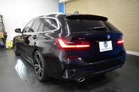 BMW 3シリーズ 320d Xﾄﾞﾗｲﾌﾞ ﾂｰﾘﾝｸﾞ Mｽﾎﾟｰﾂ 4WD ﾊｲﾗｲﾝ＆ｺﾝﾌｫｰﾄP ﾌﾙｾｸﾞTV 19AW Pｱｼｽﾄﾌﾟﾗｽ 3Dﾋﾞｭｰ全周囲ｶﾒﾗ ﾋｰﾀｰ付ｺﾆｬｯｸ革 BMWﾗｲﾌﾞｺｯｸﾋﾟｯﾄ ｱｯﾌﾟﾙｶｰﾌﾟﾚｲ  ACC LEDﾍｯﾄﾞﾗｲﾄ 車線変更&逸脱&歩行者警告 2年保証