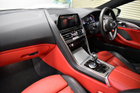 BMW 8シリーズ 840d Xﾄﾞﾗｲﾌﾞ ｸﾞﾗﾝｸｰﾍﾟ Mｽﾎﾟｰﾂ 4WD MﾃｸﾆｯｸｽﾎﾟｰﾂP ﾊﾟﾉﾗﾏｶﾞﾗｽｻﾝﾙｰﾌ ﾚｰｻﾞｰLED ACC HUD 全席ﾋｰﾀｰ付赤＆黒革 前席ﾍﾞﾝﾁﾚｰｼｮﾝ 20AW ﾊｰﾏﾝｶｰﾄﾞﾝ ｲﾝﾃﾘｾｰﾌ ﾗｲﾌﾞｺｯｸﾋﾟｯﾄ ｼﾞｪｽﾁｬｰC対応ﾀｯﾁﾊﾟﾈﾙﾅﾋﾞ3Dﾋﾞｭｰ 2年保証