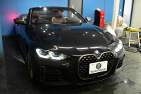 BMW 4シリーズ M440i xDriveｶﾌﾞﾘｵﾚ ｺﾝﾌｫｰﾄP ﾋｰﾀｰ付赤革 4WD 全周囲ｶﾒﾗ ｴｱｶﾗｰ ﾚｰｻﾞｰLEDﾍｯﾄﾞﾗｲﾄ HUD Mｽﾎﾟｰﾂﾃﾞﾌ&ﾌﾞﾚｰｷ 可変Mｻｽ ﾗｲﾌﾞｺｯｸﾋﾟｯﾄﾀｯﾁﾊﾟﾈﾙﾅﾋﾞ LCW Apple Car Play ﾌﾙｾｸﾞ harman/kardon 19AW 2年保証