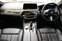 BMW 5シリーズ 530i Mｽﾎﾟｰﾂ 型式変更後ﾓﾃﾞﾙ 1ｵｰﾅｰ ﾊｲﾗｲﾝP 全面液晶ﾒｰﾀｰ 高出力ﾓﾃﾞﾙ 全席ﾋｰﾀｰ付黒革 HUD LEDﾍｯﾄﾞﾗｲﾄ 追従ACC Mｽﾎﾟｰﾂﾌﾞﾚｰｷ 車線変更警告 ﾀｯﾁﾊﾟﾈﾙ対応iﾄﾞﾗｲﾌﾞHDDﾅﾋﾞﾌﾙｾｸﾞ 3Dﾋﾞｭｰ Pｱｼｽﾄﾌﾟﾗｽ 電動ﾄﾗﾝｸ 2年保証