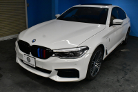 BMW 5シリーズ 530e Mｽﾎﾟｰﾂ iﾊﾟﾌｫｰﾏﾝｽ PHEV ｻﾝﾙｰﾌ ｲﾉﾍﾞｰｼｮﾝ&ﾊｲﾗｲﾝP 全面液晶ﾒｰﾀｰ 全席ﾋｰﾀｰ付黒革 ﾊｰﾏﾝｶｰﾄﾞﾝ 4ｿﾞｰﾝｴｱｺﾝ LEDﾍｯﾄﾞﾗｲﾄ ACC HUD LCW ﾀｯﾁﾊﾟﾈﾙﾅﾋﾞ全周囲ｶﾒﾗ ﾌﾙｾｸﾞﾜｲﾔﾚｽ充電 電動ﾄﾗﾝｸ Mｽﾎﾟｰﾂﾌﾞﾚｰｷ  2年保証