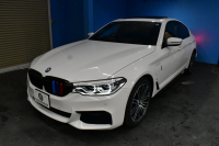 BMW 5シリーズ 530e Mｽﾎﾟｰﾂ iﾊﾟﾌｫｰﾏﾝｽ PHEV ｻﾝﾙｰﾌ ｲﾉﾍﾞｰｼｮﾝ&ﾊｲﾗｲﾝP 全面液晶ﾒｰﾀｰ 全席ﾋｰﾀｰ付黒革 ﾊｰﾏﾝｶｰﾄﾞﾝ 4ｿﾞｰﾝｴｱｺﾝ LEDﾍｯﾄﾞﾗｲﾄ ACC HUD LCW ﾀｯﾁﾊﾟﾈﾙﾅﾋﾞ全周囲ｶﾒﾗ ﾌﾙｾｸﾞﾜｲﾔﾚｽ充電 電動ﾄﾗﾝｸ Mｽﾎﾟｰﾂﾌﾞﾚｰｷ  2年保証