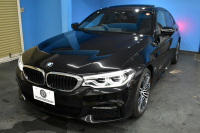 BMW 5シリーズ 530e Mｽﾎﾟｰﾂ iﾊﾟﾌｫｰﾏﾝｽ PHEV ｻﾝﾙｰﾌ 1ｵｰﾅｰ ﾊｲﾗｲﾝP 全席ﾋｰﾀｰ付黒革 LEDﾍｯﾄﾞﾗｲﾄ 液晶ﾒｰﾀｰ ACC LCW ﾀｯﾁﾊﾟﾈﾙﾅﾋﾞ全周囲ｶﾒﾗ ﾌﾙｾｸﾞﾊﾟｰｷﾝｸﾞｱｼｽﾄ 電動ﾄﾗﾝｸ Mｽﾎﾟｰﾂﾌﾞﾚｰｷ  2年保証