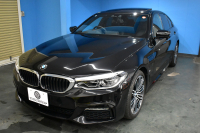 BMW 5シリーズ 530e Mｽﾎﾟｰﾂ iﾊﾟﾌｫｰﾏﾝｽ PHEV ｻﾝﾙｰﾌ 1ｵｰﾅｰ ﾊｲﾗｲﾝP 全席ﾋｰﾀｰ付黒革 LEDﾍｯﾄﾞﾗｲﾄ 液晶ﾒｰﾀｰ ACC LCW ﾀｯﾁﾊﾟﾈﾙﾅﾋﾞ全周囲ｶﾒﾗ ﾌﾙｾｸﾞﾊﾟｰｷﾝｸﾞｱｼｽﾄ 電動ﾄﾗﾝｸ Mｽﾎﾟｰﾂﾌﾞﾚｰｷ  2年保証