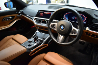 BMW 3シリーズ 330i Mｽﾎﾟｰﾂ 高出力ﾓﾃﾞﾙ ｲﾉﾍﾞｰｼｮﾝ&ﾊｲﾗｲﾝ&ｺﾝﾌｫｰﾄP ﾋｰﾀｰ付茶革 ACC HUD 19AW Mｽﾎﾟｰﾂﾌﾞﾚｰｷ ﾗｲﾌﾞｺｯｸﾋﾟｯﾄ ｼﾞｪｽﾁｬｰｺﾝﾄﾛｰﾙ付ﾀｯﾁﾊﾟﾈﾙHDDﾅﾋﾞ全周囲ｶﾒﾗ ｱｯﾌﾟﾙｶｰﾌﾟﾚｲ 電動ﾄﾗﾝｸ 2年保証