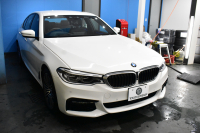 BMW 5シリーズ 530e Mｽﾎﾟｰﾂ iﾊﾟﾌｫｰﾏﾝｽ PHEV ﾊｲﾗｲﾝP 全席ﾋｰﾀｰ付黒革 HUD ｼﾞｪｽﾁｬｰｺﾝﾄﾛｰﾙ付ﾀｯﾁﾊﾟﾈﾙﾅﾋﾞ全周囲ｶﾒﾗ ﾌﾙｾｸﾞTV LEDﾍｯﾄﾞﾗｲﾄ 液晶ﾒｰﾀｰ ACC LCW ﾊﾟｰｷﾝｸﾞｱｼｽﾄ 電動ﾄﾗﾝｸ Mｽﾎﾟｰﾂﾌﾞﾚｰｷ  2年保証