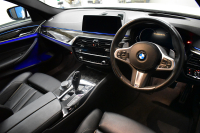 BMW 5シリーズ 530e Mｽﾎﾟｰﾂ iﾊﾟﾌｫｰﾏﾝｽ PHEV ﾊｲﾗｲﾝP 全席ﾋｰﾀｰ付黒革 HUD ｼﾞｪｽﾁｬｰｺﾝﾄﾛｰﾙ付ﾀｯﾁﾊﾟﾈﾙﾅﾋﾞ全周囲ｶﾒﾗ ﾌﾙｾｸﾞTV LEDﾍｯﾄﾞﾗｲﾄ 液晶ﾒｰﾀｰ ACC LCW ﾊﾟｰｷﾝｸﾞｱｼｽﾄ 電動ﾄﾗﾝｸ Mｽﾎﾟｰﾂﾌﾞﾚｰｷ  2年保証