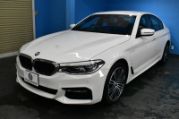 BMW 5シリーズ 530e Mｽﾎﾟｰﾂ iﾊﾟﾌｫｰﾏﾝｽ PHEV ﾊｲﾗｲﾝP 全席ﾋｰﾀｰ付黒革 HUD ｼﾞｪｽﾁｬｰｺﾝﾄﾛｰﾙ付ﾀｯﾁﾊﾟﾈﾙﾅﾋﾞ全周囲ｶﾒﾗ ﾌﾙｾｸﾞTV LEDﾍｯﾄﾞﾗｲﾄ 液晶ﾒｰﾀｰ ACC LCW ﾊﾟｰｷﾝｸﾞｱｼｽﾄ 電動ﾄﾗﾝｸ Mｽﾎﾟｰﾂﾌﾞﾚｰｷ  2年保証
