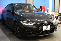 BMW 4シリーズ 420i ｸﾞﾗﾝｸｰﾍﾟ Mｽﾎﾟｰﾂ Mｽﾎﾟｰﾂｼｰﾄ&ﾌｧｽﾄﾄﾗｯｸ&ｻｳﾝﾄﾞ&ｺﾝﾌｫｰﾄP ﾋｰﾀｰ付茶革 19AW 可変Mｻｽ LEDﾍｯﾄﾞﾗｲﾄ ﾗｲﾌﾞｺｯｸﾋﾟｯﾄ Pｱｼｽﾄ+ 全周囲ｶﾒﾗ LCW Apple Car Play ﾌﾙｾｸﾞ harman/kardon 電動Rｹﾞｰﾄ 2年保証